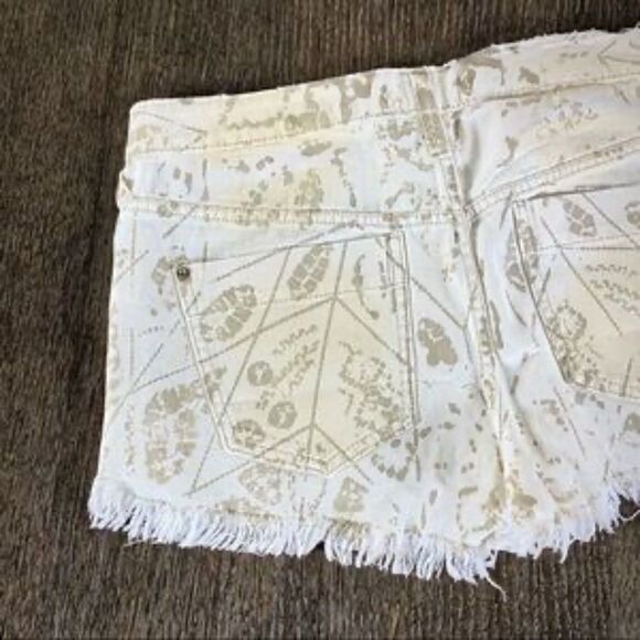 FREE PEOPLE Boho Shibori Leaf Cutoff Denim Shorts - Picture 5 of 6